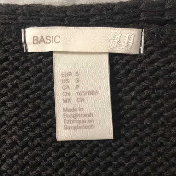 Knitted H&M V-neck sweater! Only worn once!! - Picture 4 of 4